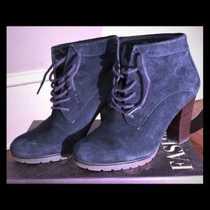 Nine West Lace Up Navy Bootie, 7 💙